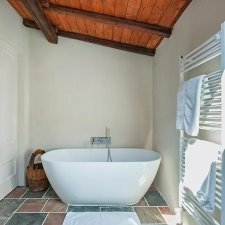Hostdomus - Pool And Wine * Terruggia